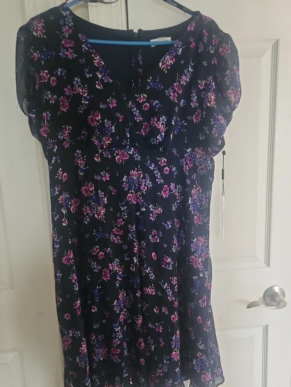 Calvin Klein Black Floral V-Neck Short Sleeve Dress